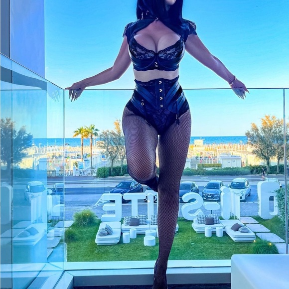 Honey birdette Jordyn 4pc 34D push up medium garter, brief, and bolero - Picture 2 of 15